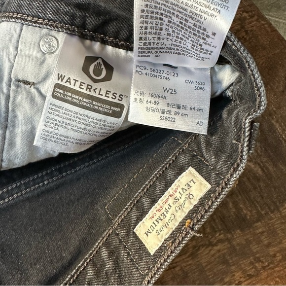 Levi's 501 High-rise Wise Up Black Jean Shorts - Picture 9 of 9